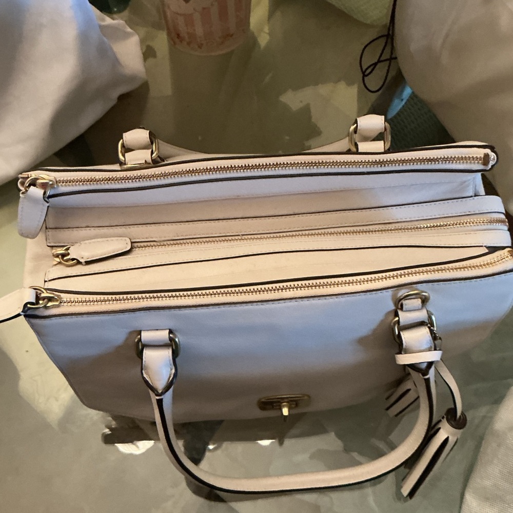 Authentic Coach Cream Leather Hobo with Tassel and Gold Hardware - Picture 4 of 6